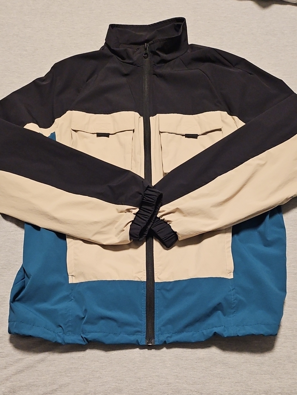 H&M Men’s Colorblock Windbreaker Jacket in Black/Cream/Blue